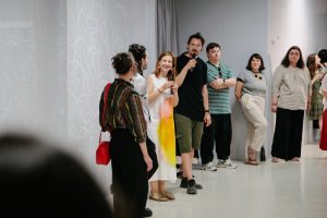 Tururi ghidate în expoziția "feels like it stopped raining" cu Mihai Toth