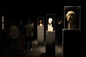 Brâncuși: Romanian sources and universal perspectives